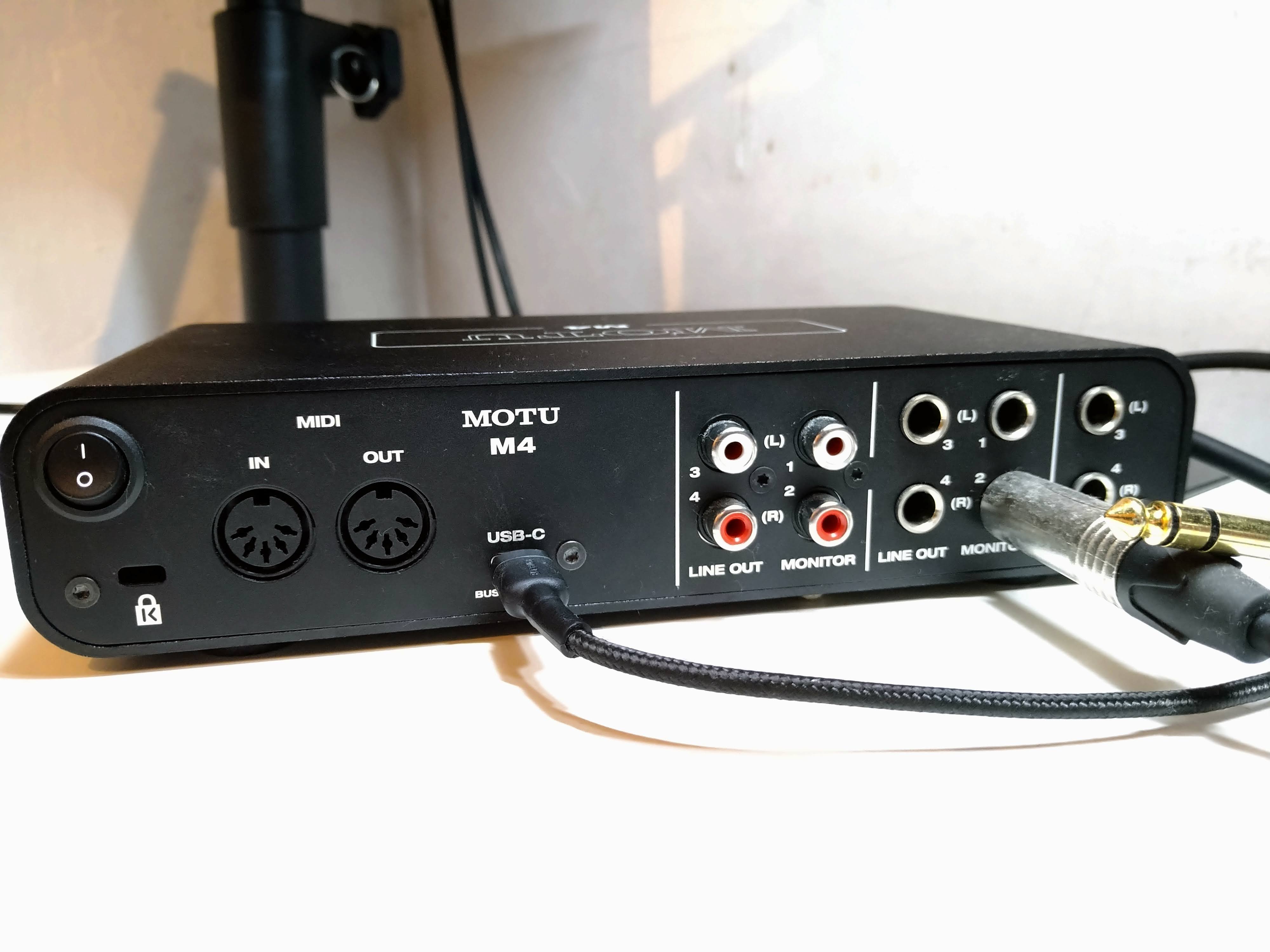 Speaker, Line-out and MIDI ports on MoTU M4 with TRS cable for monitors